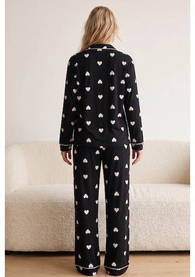 Siyah İnci Düğmeli Biyeli Oversize Pamuklu Örme Pijama Takım 8071 Siyah Beyaz Kalp Siyah İnci Düğmeli Biyeli Oversize Pamuklu Örme Pijama Takım 8071 Siyah Beyaz Kalp