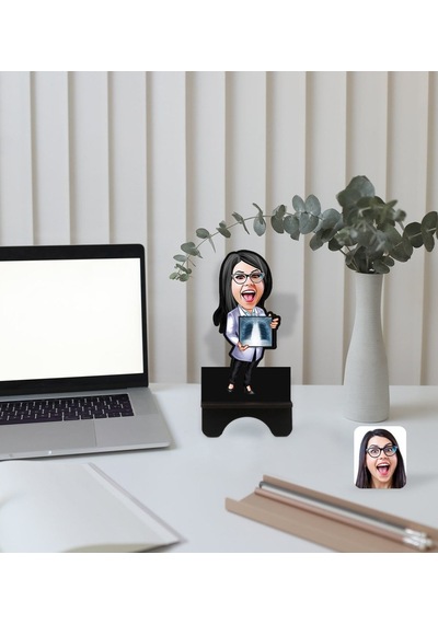 Kişiye Özel Kadın Radyolojist Karikatürlü Ahşap Biblo Telefon Sta