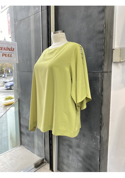 Pera Moda Yanları Boncuklu Zarif Kollu Uzun Oversize Büyük Beden Kadın Gömlek Fıstık Yeşili Pera Moda Yanları Boncuklu Zarif Kollu Uzun Oversize Büyük Beden Kadın Gömlek Fıstık Yeşili
