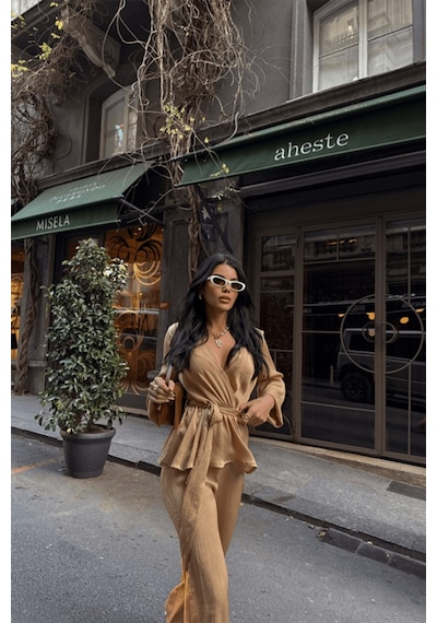 Fashion Cocktail Soft Yumuşak Saten Kumaşlı Büzgü Bağlama Lastikli Crop Ceket Pantolon Kemer 4 Lü Takım Sarı Fashion Cocktail Soft Yumuşak Saten Kumaşlı Büzgü Bağlama Lastikli Crop Ceket Pantolon Kemer 4 Lü Takım Sarı