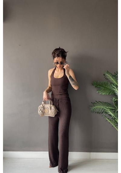 Vadon 1010 Kadın Bürümcük Dokulu Halter Yaka Crop Atlet Bol Paça Pantolon Takım Kahverengi Vadon 1010 Kadın Bürümcük Dokulu Halter Yaka Crop Atlet Bol Paça Pantolon Takım Kahverengi