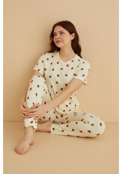 Farya Home Dreamy İpeksi Kaşkorse Çilek Desenli Kısa Kollu Pijama Takımı Sarı