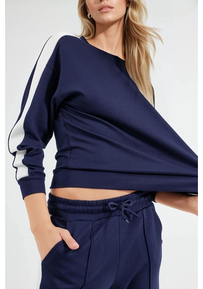 Hiccup Modal Dokulu Regular Fit Sweatshirt & Pantolon Takımı Berşan Collection Lacivert Hiccup Modal Dokulu Regular Fit Sweatshirt & Pantolon Takımı Berşan Collection Lacivert