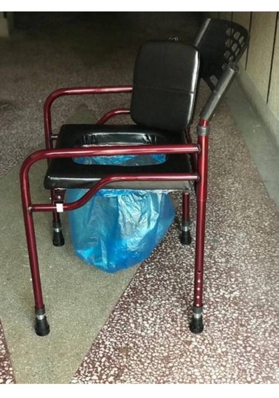 Deri Döşemeli Klozet Yükseltici Katlanabilir Tuvalet Yükseltici Sandalyesi