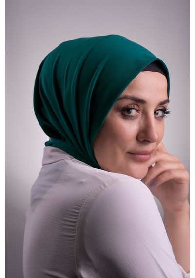 Hürrem Bone Zümrüt Pratik Hazır Geçmeli Tesettür Eşarp Sandy Kumaş Arkadan Çı Zümrüt