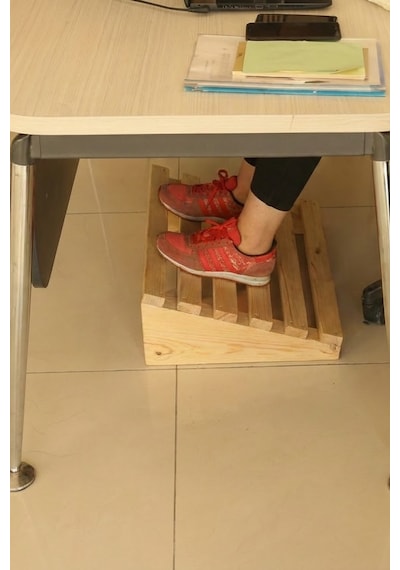 Ahşap Masa Altı Ayaklık Ayak Desteği Ayak Koyma Standı Doğal Ahşap 35x45 Orta Boy