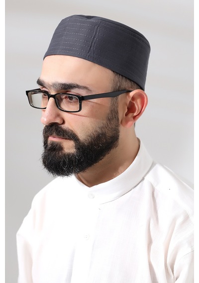 Gri Kapitone Elif Vav Nakışlı Kalıp Namaz Takkesi Gri