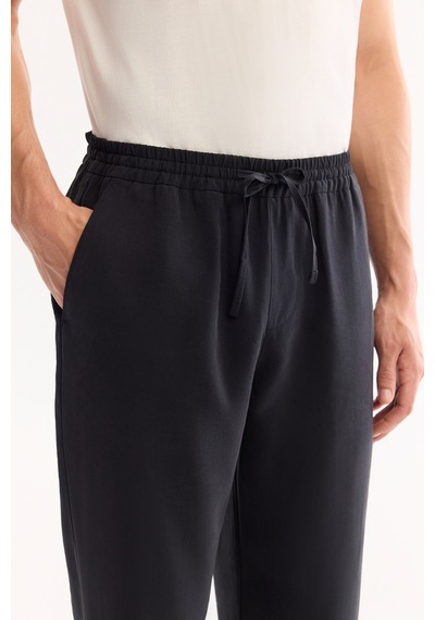 Avva Erkek Siyah Beli Lastik Bağcıklı Soft Touch Relaxed Fit Pantolon A52y3013