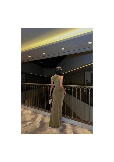 DefyModa Kadın Yırtmaçlı Maxi Askılı Abiye Elbise Gold
