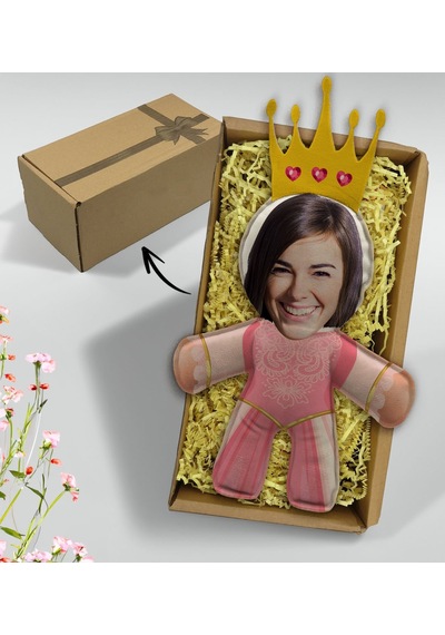 Bk Gift  Kutusunda Kişiye Özel Fotoğraflı Kraliçe Bebek Yastık, Arkadaşa , Sevgiliye , Doğum Günü si