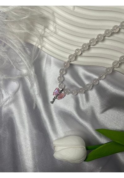 Gümüş Renk Detaylı Pembe Kuvars Doğal Taş Sallantılı Kelebek Uçlu Kadın Kolye Beyaz