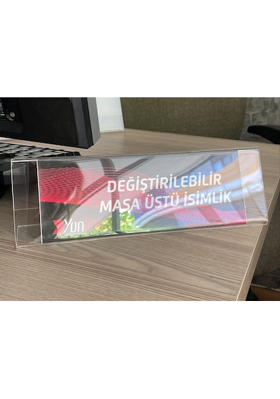 Yönline 25x8 Cm Şeffaf Pleksi Değiştirilebilir Masaüstü Isimlik