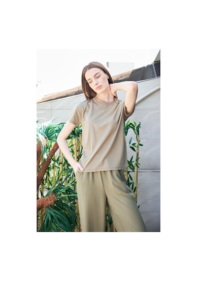 Jument Kadın Sıfır Yaka Kırışmaz Span Karışımlı Şık Kısa Kol Likralı T-shirt Bluz-haki Haki Jument Kadın Sıfır Yaka Kırışmaz Span Karışımlı Şık Kısa Kol Likralı T-shirt Bluz-haki Haki