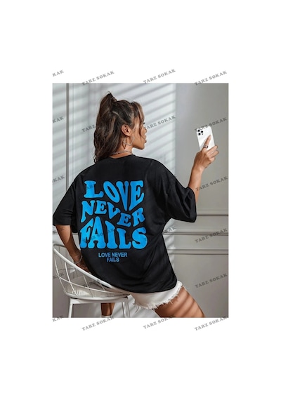 Tarzsokak Kadın Beyaz Love Never Fails Baskılı Oversize Siyah