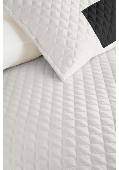 Siyah Geometrik Genç Odası Tek Kişilik Pike Takımı - Modern Çizgili 160x220 Cm Kapitone Yatak Örtüsü Kremamsı Patika Dokunuşu Siyah Geometrik Genç Odası Tek Kişilik Pike Takımı - Modern Çizgili 160x220 Cm Kapitone Yatak Örtüsü Kremamsı Patika Dokunuşu
