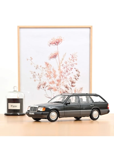 Norev 183960 1/18 Mercedes-benz 300 D T-modell 1990 Blueblack Metallic