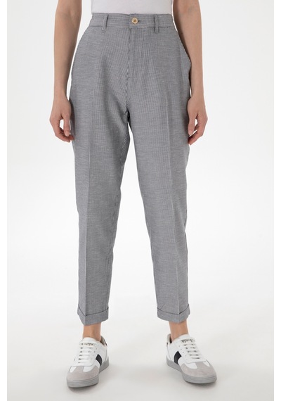 U.S. Polo Assn. Kadın Lacivert Çizgili Keten Karışımlı Carrot Fit Kanvas Pantolon 50309090-VR033 U.S. Polo Assn. Kadın Lacivert Çizgili Keten Karışımlı Carrot Fit Kanvas Pantolon 50309090-VR033