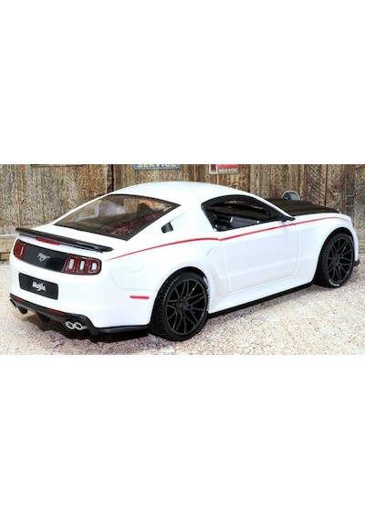 Maisto 2014 Ford Mustang Street Racer Beyaz 1/24 Model Araba