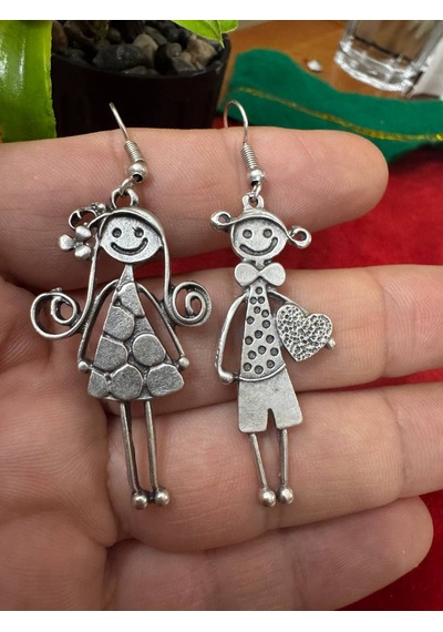 Happy Doll Charm Figürlü Gümüş Renk Unisex Sallantılı Küpe Çok Renkli