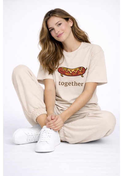 Better Together Hotdog Baskılı Sevgili Kombini Oversize Unisex Çift Tişört Eğlenceli Romantik Coup Bej Better Together Hotdog Baskılı Sevgili Kombini Oversize Unisex Çift Tişört Eğlenceli Romantik Coup Bej