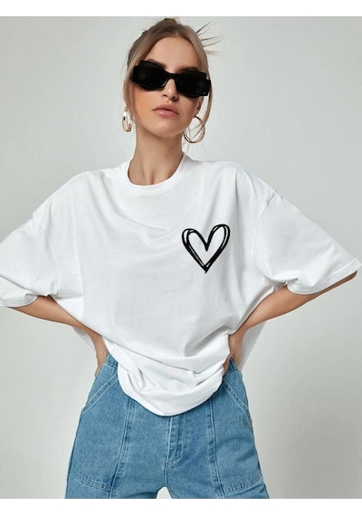 Minimal Kalp T-shirt - Beyaz Baskılı Oversize Bisiklet Yaka Kısa Kol Tişört Beyaz Minimal Kalp T-shirt - Beyaz Baskılı Oversize Bisiklet Yaka Kısa Kol Tişört Beyaz