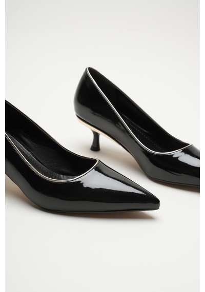 Selene Metal Aksesuar Detaylı Siyah Rugan Sivri Burunlu Alçak İnce Topuklu Stiletto Kadın Topuklu Ayakkabı 5cm Siyah/rugan Selene Metal Aksesuar Detaylı Siyah Rugan Sivri Burunlu Alçak İnce Topuklu Stiletto Kadın Topuklu Ayakkabı 5cm Siyah/rugan