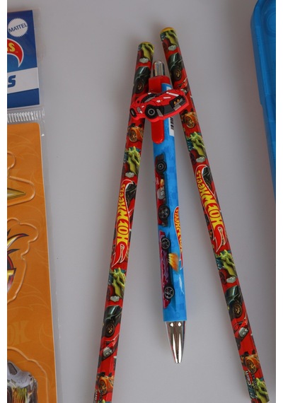 X Dekomus Lisanslı Hotwheels 13 Parça Kırtasiye Seti Makas,metal Kalem Kutusu,cetvel,kalem Altın