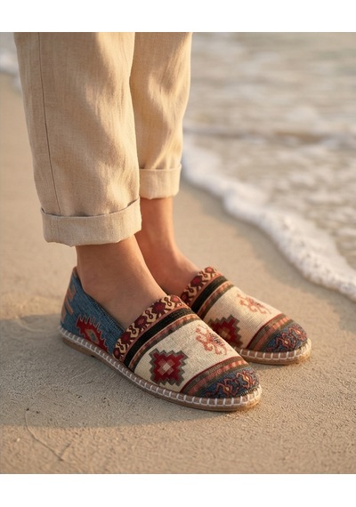 Futsishoes Magnolıa Lacivert Kilim Desenli Hakiki Deri Kadın Etnik Desen Espadril Ayakkabı Futsishoes Magnolıa Lacivert Kilim Desenli Hakiki Deri Kadın Etnik Desen Espadril Ayakkabı