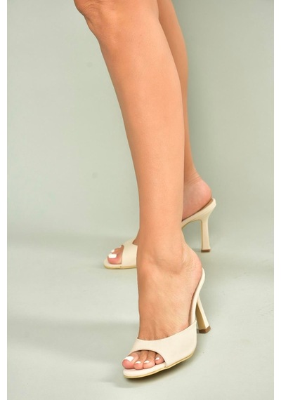 Fox Shoes U997062804 Bej Kumaş İnce Topuklu Kadın Terlik Bej