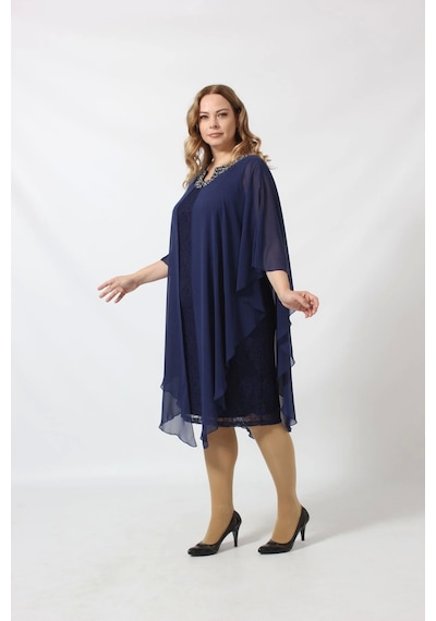 Moda Berray Yakası Taş Baskılı Fukuro Kumaş Kombinli Büyük Beden Kısa Abiye Elbise Lacivert Moda Berray Yakası Taş Baskılı Fukuro Kumaş Kombinli Büyük Beden Kısa Abiye Elbise Lacivert