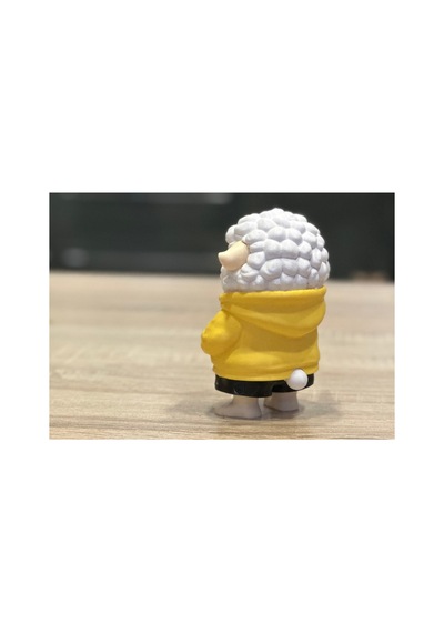 Kapüşonlu Koyun Figürü 10cm