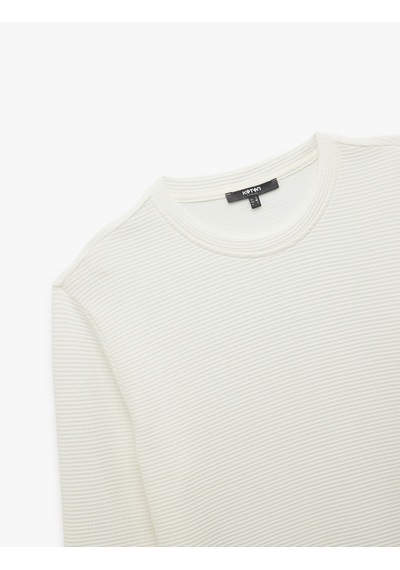 Koton Pamuklu Uzun Kollu Dokulu Basic Bisiklet Yaka Sweatshirt Ekru 7wam70014mk