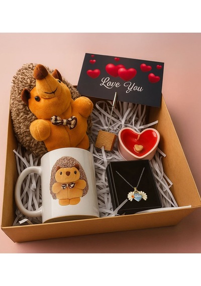 Bk Gift Kişiye Özel Kirpi Ayıcık & Kupa & Mum & Papatya Kolye & Ahşap Not Tutacağı Hediye Seti, Arkadaşa Hediye