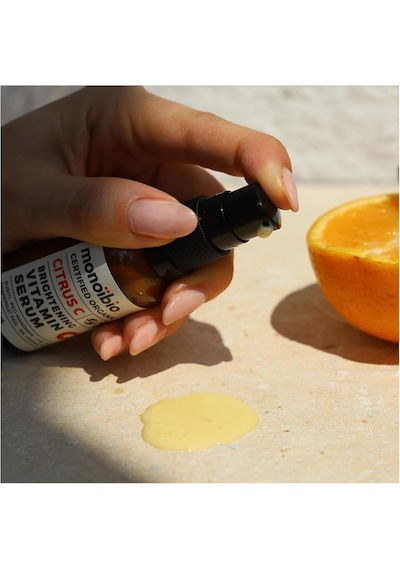 Cıtrus C Cosmos Organik Sertifikalı Vitamini C Serumu Yaşlanma Karşıtı Aydınlatıcı Gündüz Gece Kullanıma Uygun C Vitamini Yüz Serumu Süt Formunda Vegan Sertifikalı 30 Ml