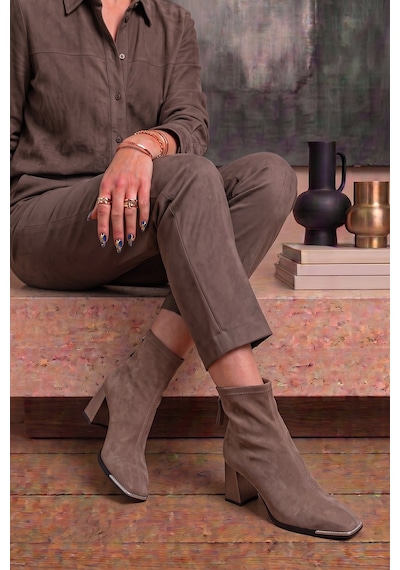 Krıste Bell Ayakkabı Sorin Orjinal Kristebell İthal Özel Seri Ön Metal Taş Detaylı Kadın Bot Vizon Krıste Bell Ayakkabı Sorin Orjinal Kristebell İthal Özel Seri Ön Metal Taş Detaylı Kadın Bot Vizon