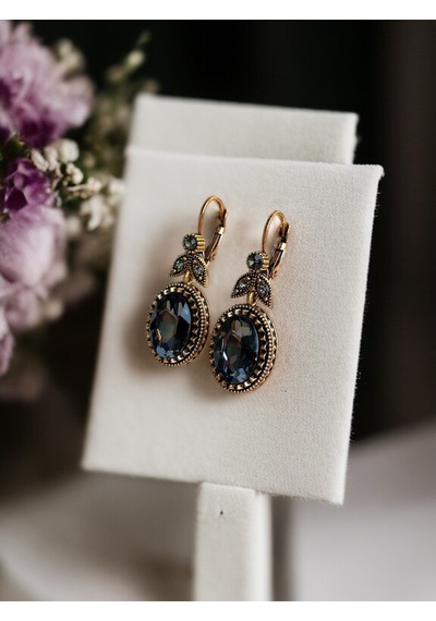 Kristal Taşlı Oval Kesim Sallantılı Küpe Gri