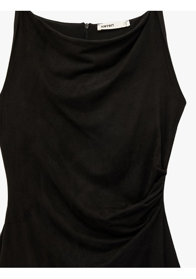 Koton Slim Fit Kayık Yuvarlak Yaka Askılı Suni Süet Mini Elbise Siyah 6sak80097ek