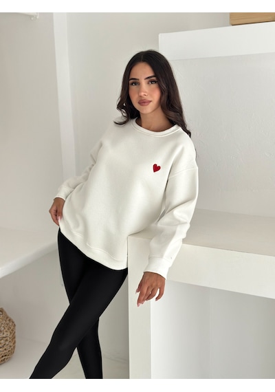 Kadın Kalp Nakışlı Sweatshirt Sade & Sevgi Dolu Stil Beyaz