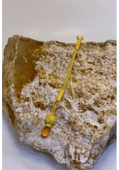 Hardal Zirkon Taşlı Altın Rengi Kısa Püskül