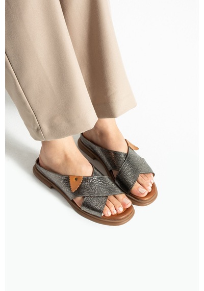 Dabab Shoes Narel Kadın Antrasit Hakiki Deri Düz Taban Çapraz Bant Terlik Sandalet Metalik