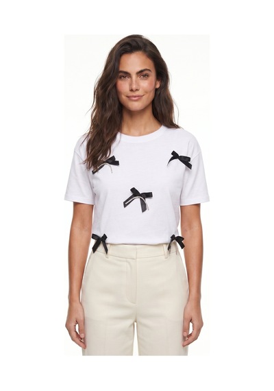 Onloox Kadın Beyaz Beyaz Pamuklu Bisiklet Yaka Saten Kurdela Aksesuarlı Ve Taş Detaylı Kısa Kollu T-shirt Onloox Kadın Beyaz Beyaz Pamuklu Bisiklet Yaka Saten Kurdela Aksesuarlı Ve Taş Detaylı Kısa Kollu T-shirt