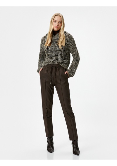Koton Şahika Ercümen X Koton - Beli Bağcıklı Havuç Pantolon Kahverengi 4wak40091ew 4WAK40091EW517 Kahverengi Koton Şahika Ercümen X Koton - Beli Bağcıklı Havuç Pantolon Kahverengi 4wak40091ew 4WAK40091EW517 Kahverengi