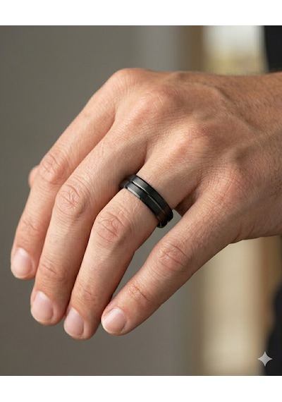 Erkek Siyah Çizgi Detay 6 Mm Tungsten Yüzük