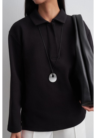 Kadriye Baştürk Yırtmaçlı Polo Yaka Sweatshirt Siyah