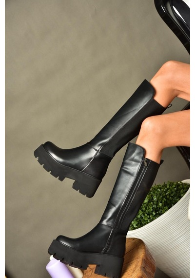 Fox Shoes R820060709 Siyah Kalın Tabanlı Arkası Lastik Detaylı Kadın Çizme Siyah