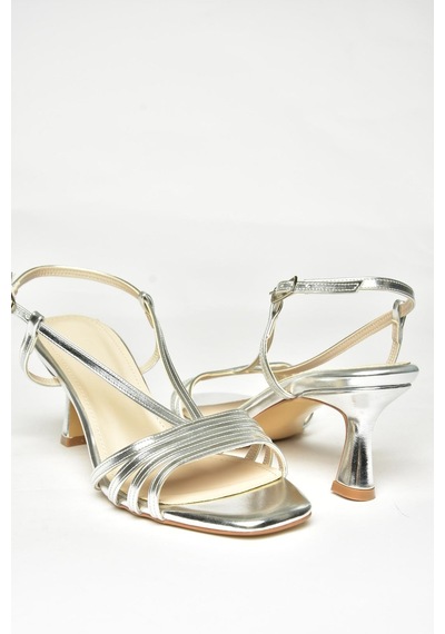 Fox Shoes U569519609 Gümüş Alçak Topuklu Kadın Ayakkabı Gümüş