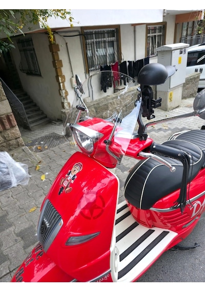 Motocam Peugeot Django Ön Cam 2017-2026 Model 37cm Şeffaf Renkli 4mm Aparatsız