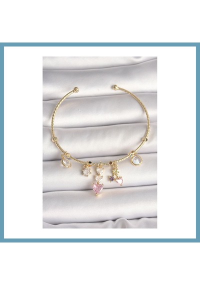 Bezos Pirinç Gold Renk Sallantı Zirkon Taşlı Kalp Figür Pembe Kalp Detay Charm Kadın Bileklik Mbt06