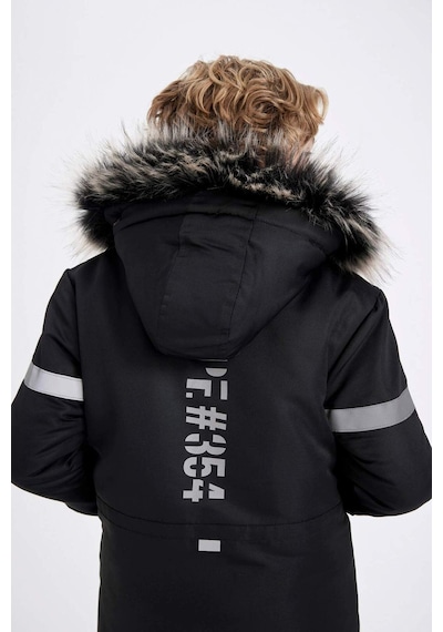 DeFacto Erkek Çocuk Çıkarılabilir Suni Kürk Yaka Kapüşonlu Pelüş Astar Parka C8786A824WNBK27
