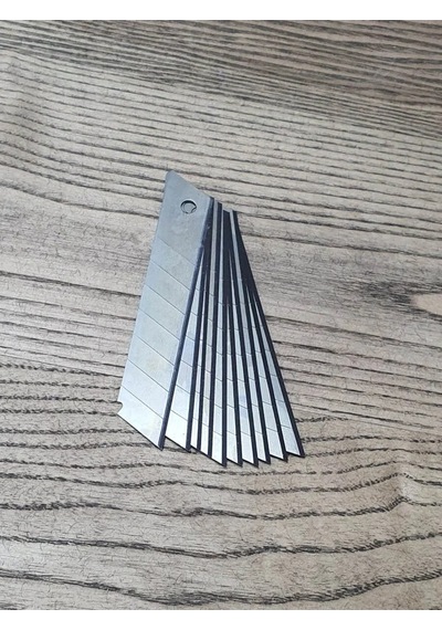 Maket Bıçağı Falçata Yedeği 18 X 0.5 Mm. -1 Pk 10 Adet